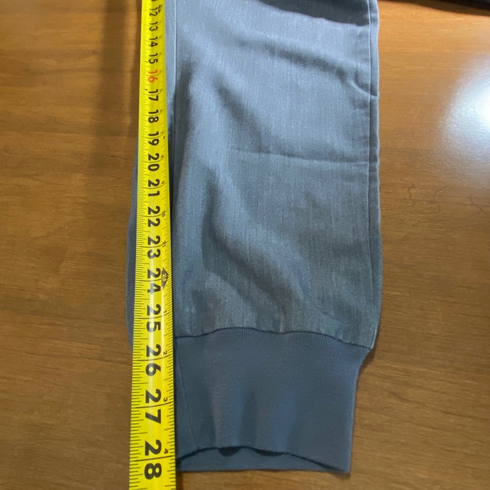 FIGS Technical Collection Gray Catarina Top and Zamora Joggers Scrubs Set Large - Picture 7 of 11